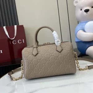 GG Emblem medium boston bag