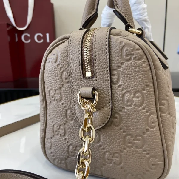 GG Emblem medium boston bag - Image 7