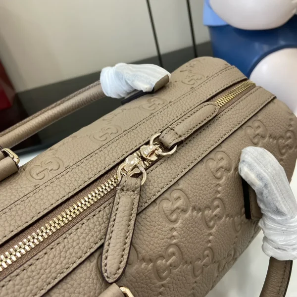 GG Emblem medium boston bag - Image 10