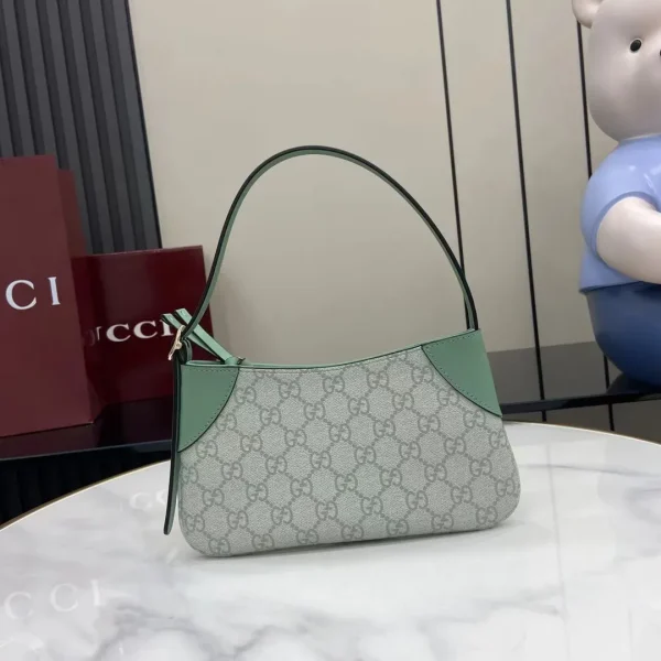 GG Emblem small shoulder bag