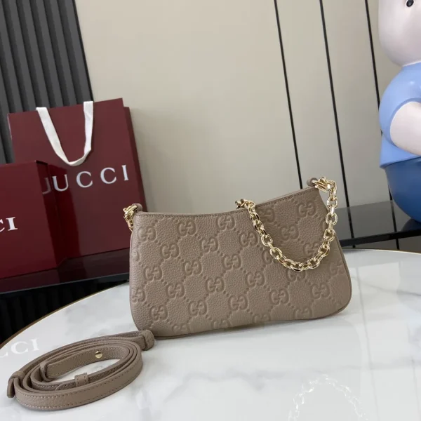 GG Emblem small shoulder bag - Image 4