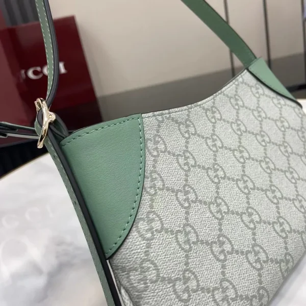 GG Emblem small shoulder bag - Image 6