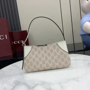 GG Emblem small shoulder bag