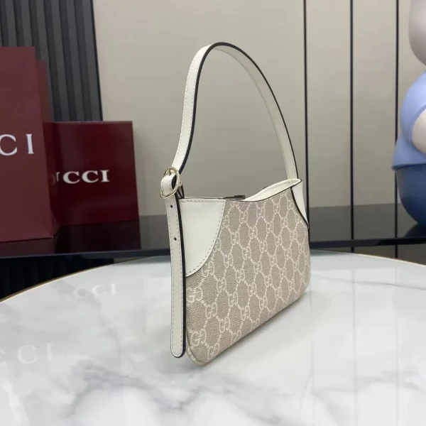 GG Emblem small shoulder bag - Image 4