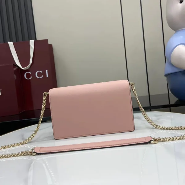 GG Emblem wallet on chain in light pink - Image 4
