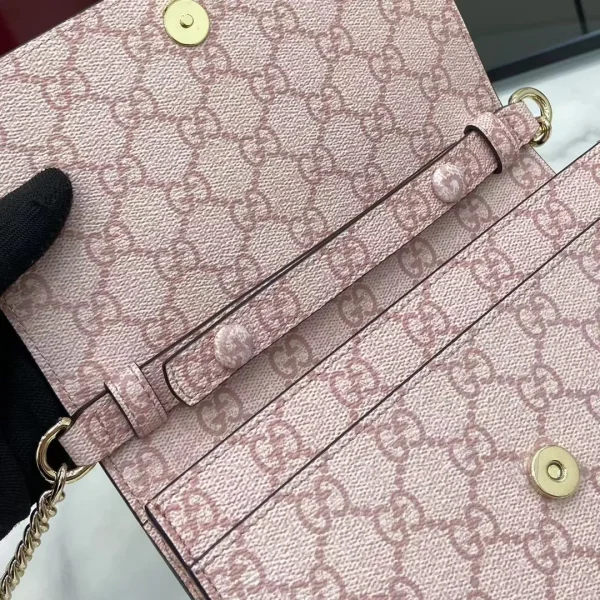 GG Emblem wallet on chain in light pink - Image 9