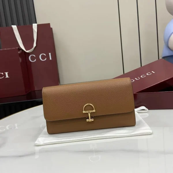 GG Marmont bi-color wallet on chain in Beige Black