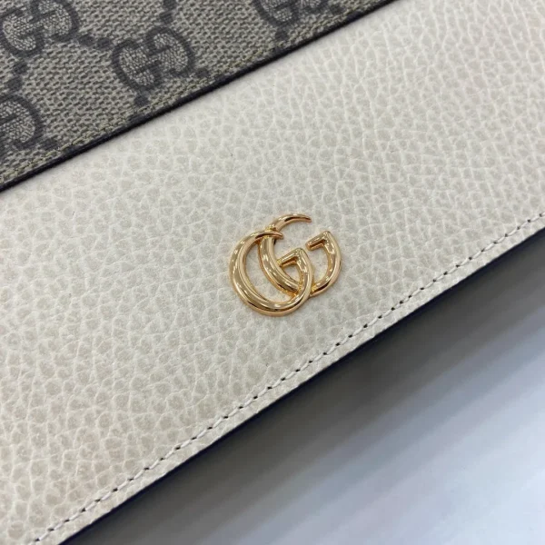 GG Marmont wallet on chain in beige and white GG Supreme - Image 7