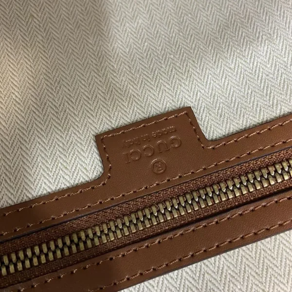 GUCCI GG Emblem Medium - Image 2