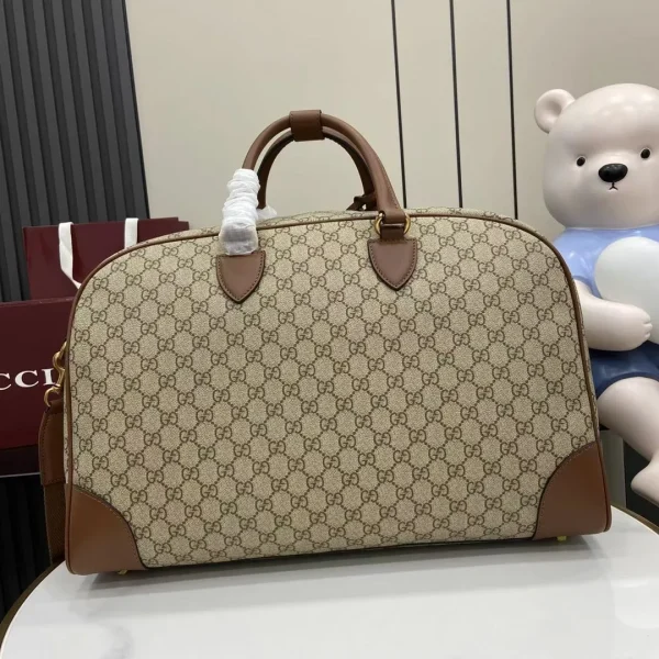 GUCCI GG Emblem Medium