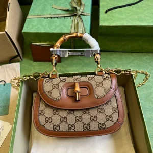 GUCCI® Clutch Bags for Women