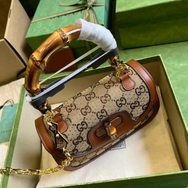 GUCCI® Clutch Bags for Women - Image 9