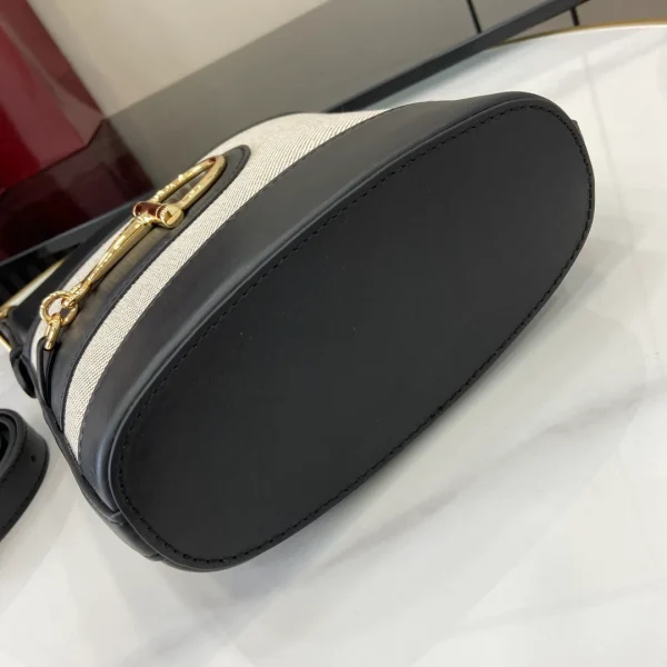 Gucci 73 small bucket bag - Image 5