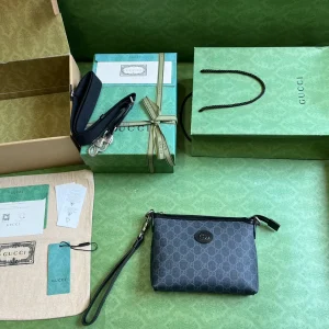 Gucci GG Supreme Shoulder Bag