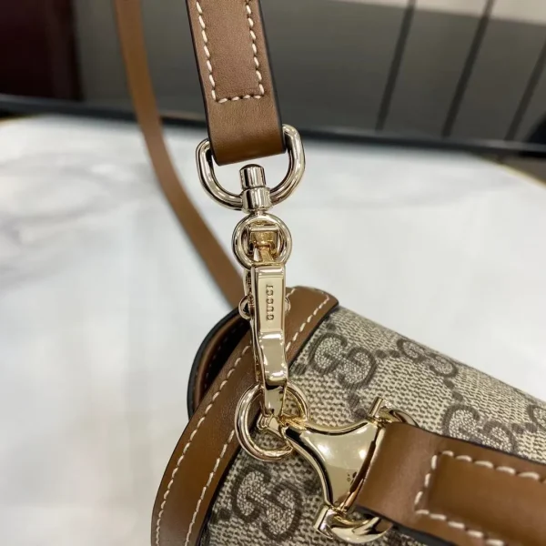Gucci Horsebit 1955 Soft small top handle bag in Beige Brown - Image 9