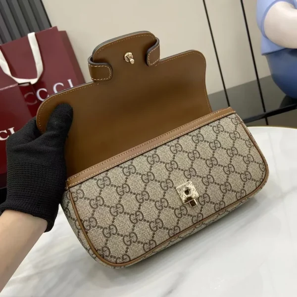 Gucci Horsebit 1955 Soft small top handle bag in Beige Brown - Image 10