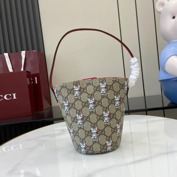 Gucci Kids Printed GG Bucket Bag - Image 6
