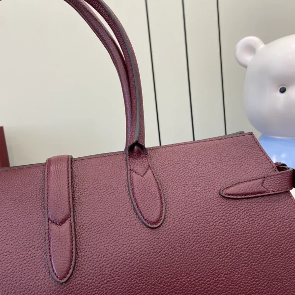 Gucci Medium Tote Bag With Hook Closure - Image 10