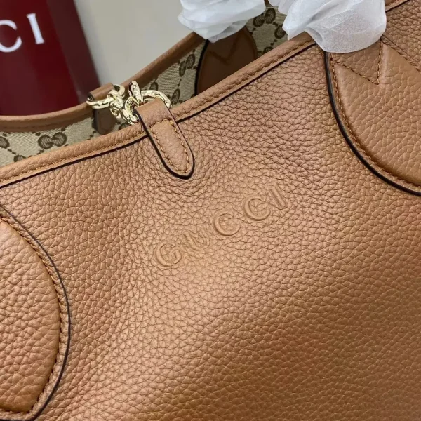 Gucci Totissima large reversible tote in Brown Leather - Image 8
