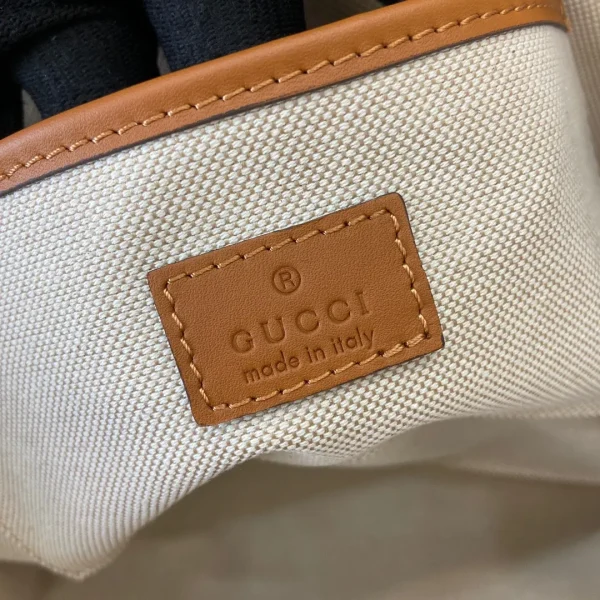 Medium straw tote with Gucci patch in natural straw - Image 2