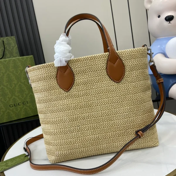 Medium straw tote with Gucci patch in natural straw - Image 5