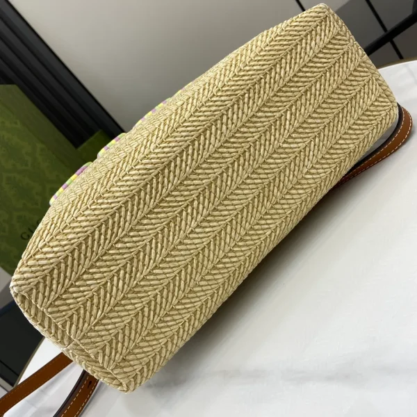 Medium straw tote with Gucci patch in natural straw - Image 6