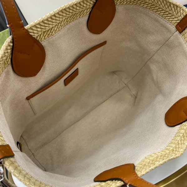 Medium straw tote with Gucci patch in natural straw - Image 9