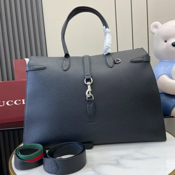 Medium tote bag with hook closure