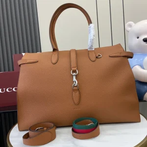 Medium tote bag with hook closure in brown