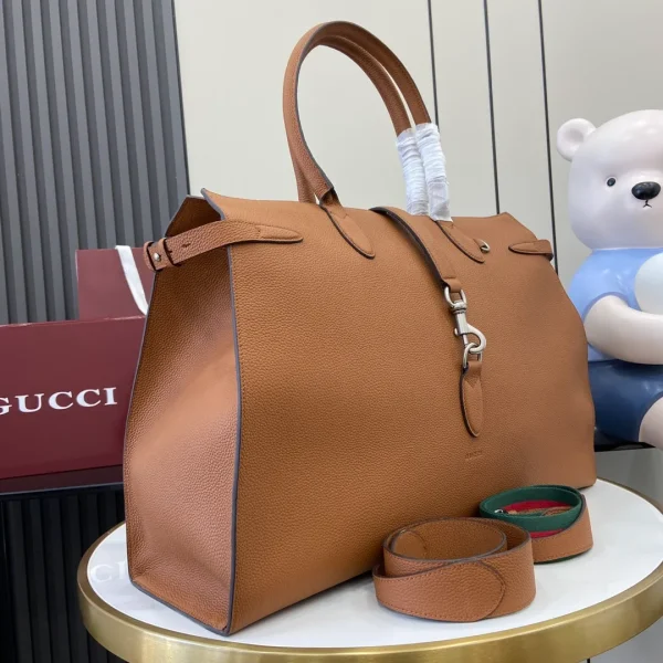 Medium tote bag with hook closure in brown - Image 3
