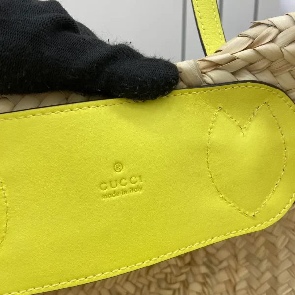Mini straw tote with Gucci logo in natural woven straw - Image 2