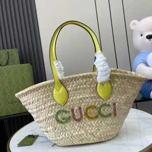 Mini straw tote with Gucci logo in natural woven straw