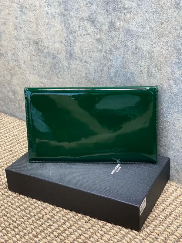 Saint Laurent Cassandra Patent Leather Wallet On A Chain - Image 4