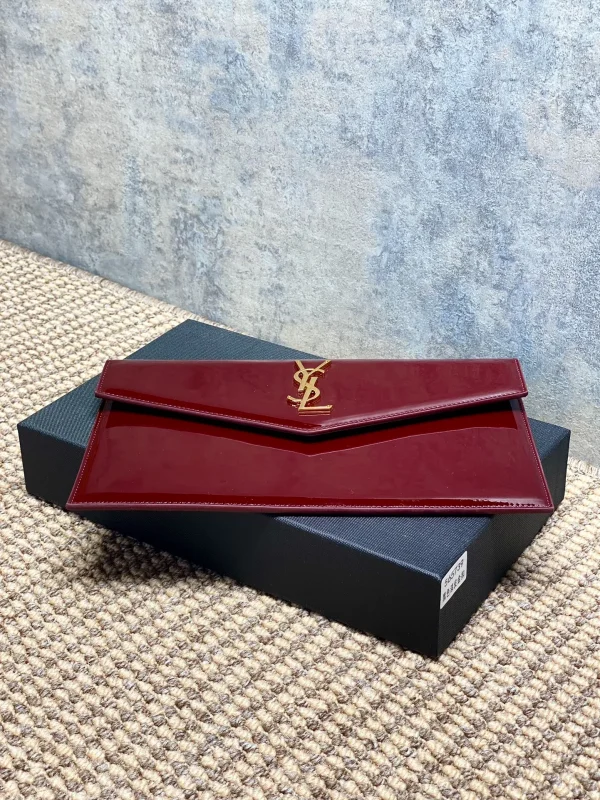 Saint Laurent Cassandre Patent Wallet On Chain in Red - Image 5