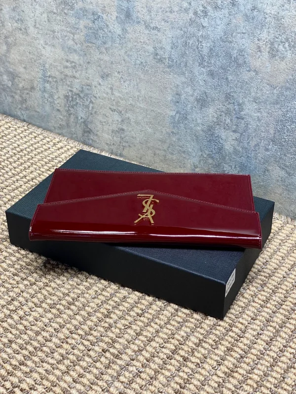 Saint Laurent Cassandre Patent Wallet On Chain in Red - Image 6