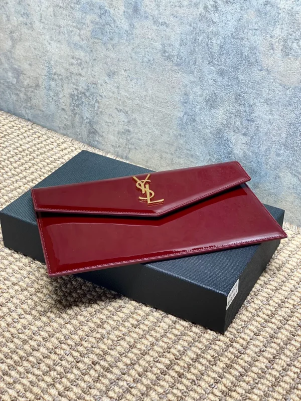 Saint Laurent Cassandre Patent Wallet On Chain in Red - Image 7