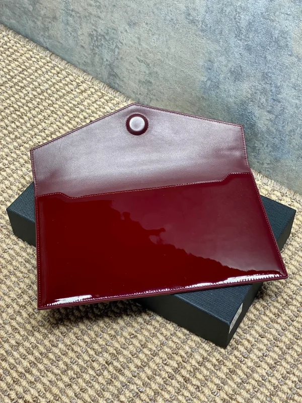 Saint Laurent Cassandre Patent Wallet On Chain in Red - Image 8