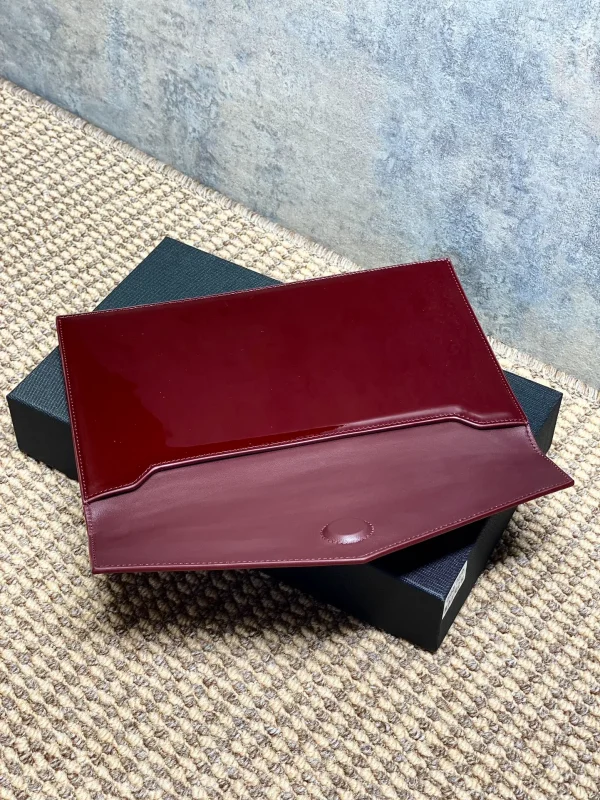 Saint Laurent Cassandre Patent Wallet On Chain in Red - Image 9