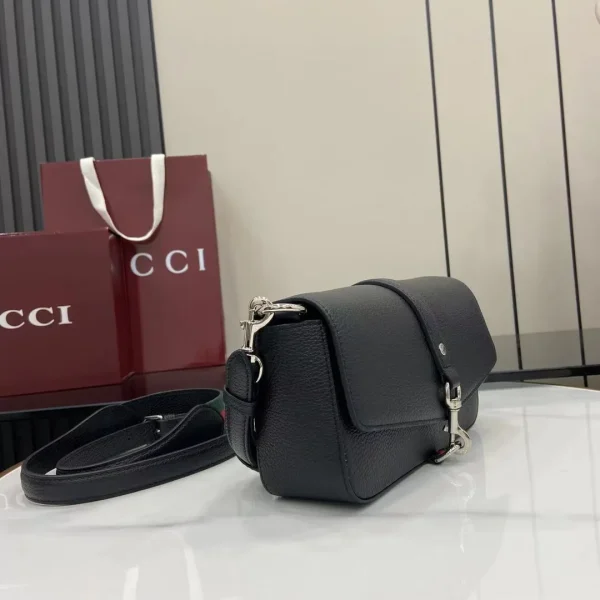 Small crossbody bag with hook closure in black leather - Image 2