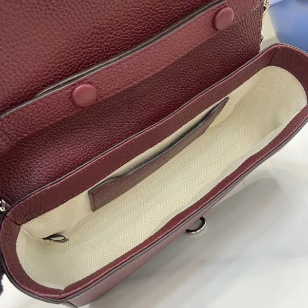 Small crossbody bag with hook closure in black leather - Image 11