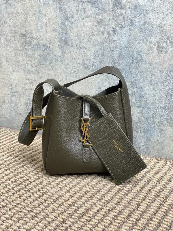 YSL SAINT LAURENT LE 5 A 7 Supple Baby Grained Leather - Image 4