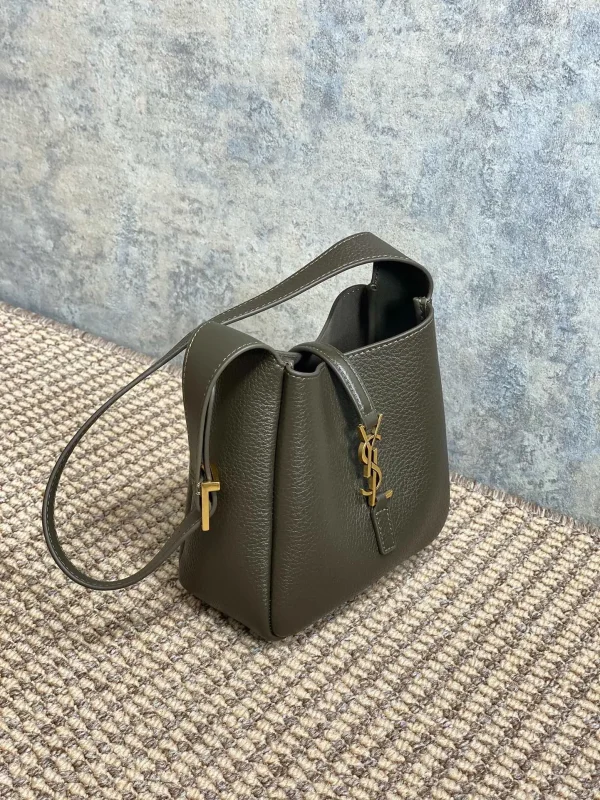YSL SAINT LAURENT LE 5 A 7 Supple Baby Grained Leather - Image 6