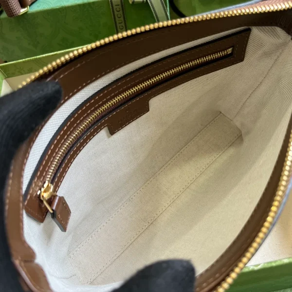 Gucci GG Supreme Shoulder Bag - Image 9