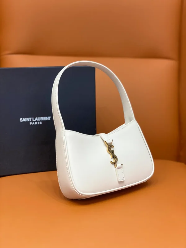 Aubrielax White Women's Shoulder Bags - Image 9